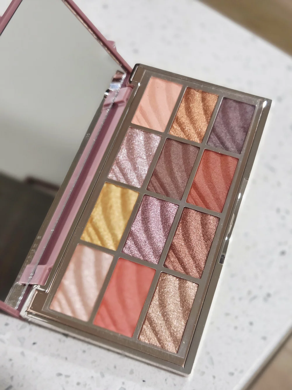 Ciate The Velvet Shimmer Multi-Tone Eyeshadow Palette -Pink, Gold & Coral Shades